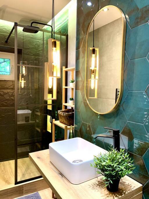 Heart Of The City - Modern Studio With Balcony Apartamento Bucareste Exterior foto